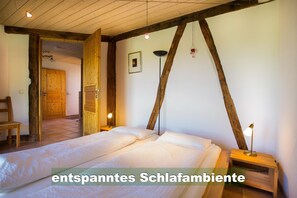 3 bedrooms, desk, iron/ironing board, travel crib