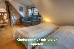 4 Schlafzimmer, Schreibtisch, Bügeleisen/Bügelbrett, Reisekinderbett