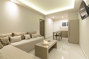 Flat-screen TV, table tennis - Deluxe Two-Bedroom Apartment (Laganas)