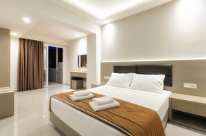 2 bedrooms, iron/ironing board, internet, bed sheets - Deluxe Two-Bedroom Apartment (Laganas)