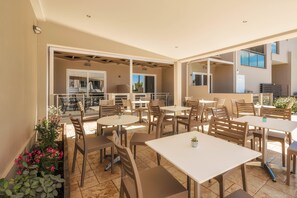 Outdoor dining - Deluxe Two-Bedroom Apartment (Laganas)