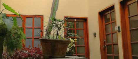 المنطقة المحيطة بالمنشأة