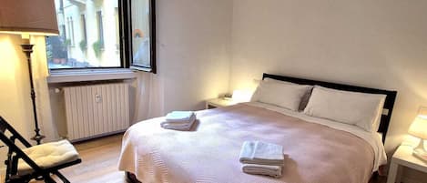 1 bedroom, desk, iron/ironing board, WiFi