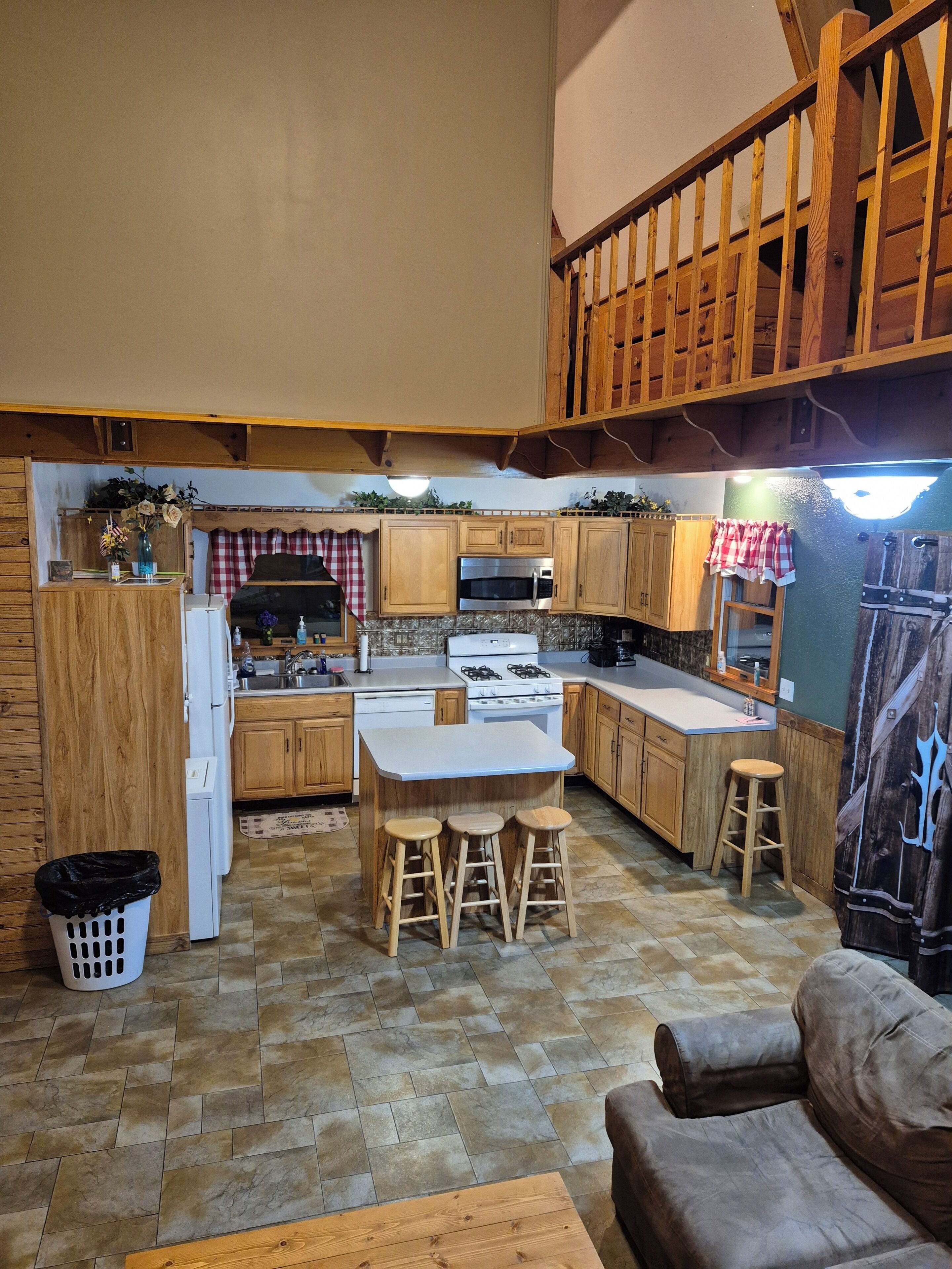 Frigorífic, microones, forn i placa de cuina 