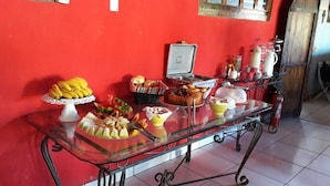 Frokostbuffé hver dag (mot et tillegg)