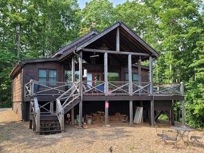 Outdoor dining - Amazing View - 5M to BR - Private - 2 King rooms on main - Hot tub - Fire Pit (Blue Ridge)