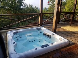 Outdoor spa tub - Amazing View - 5M to BR - Private - 2 King rooms on main - Hot tub - Fire Pit (Blue Ridge)