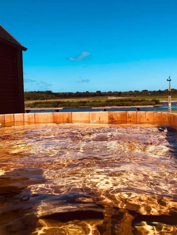 Bañera de hidromasaje exterior