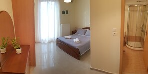 3 bedrooms, iron/ironing board, travel crib, WiFi - Seaview Villa with private pool and roof sitting area with bareque! (Pigi, Rethimno)