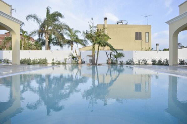 Outdoor pool - TORTUGA4 APARTMENT WITH SHARED POOL USABLE AT NIGHT (Mazara del Vallo)