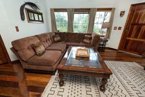 Smart TV, reproductor de DVD, libros y oficina 