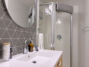 Combined shower/tub, hair dryer, towels, soap