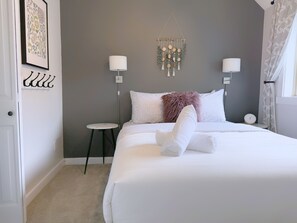 2 室のベッドルーム、アイロン / アイロン台、WiFi (無料)、ベッドシーツ