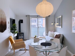 Smart-tv, eldstad och tv-spel