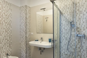 Doccia, asciugacapelli, bidet