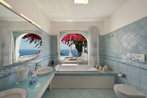 Dusche, Haartrockner, Bidet, Handtücher