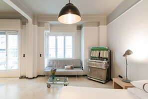 Silitysrauta/-lauta, Wi-Fi, vuodevaatteet