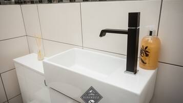 Double Room, Ensuite | Bathroom | Towels