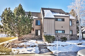 Exterior - Canyons Mountain Views 2 br across from Resort (Park City)