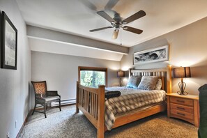 2 chambres, bureau, fer et planche à repasser, lit de bébé portatif