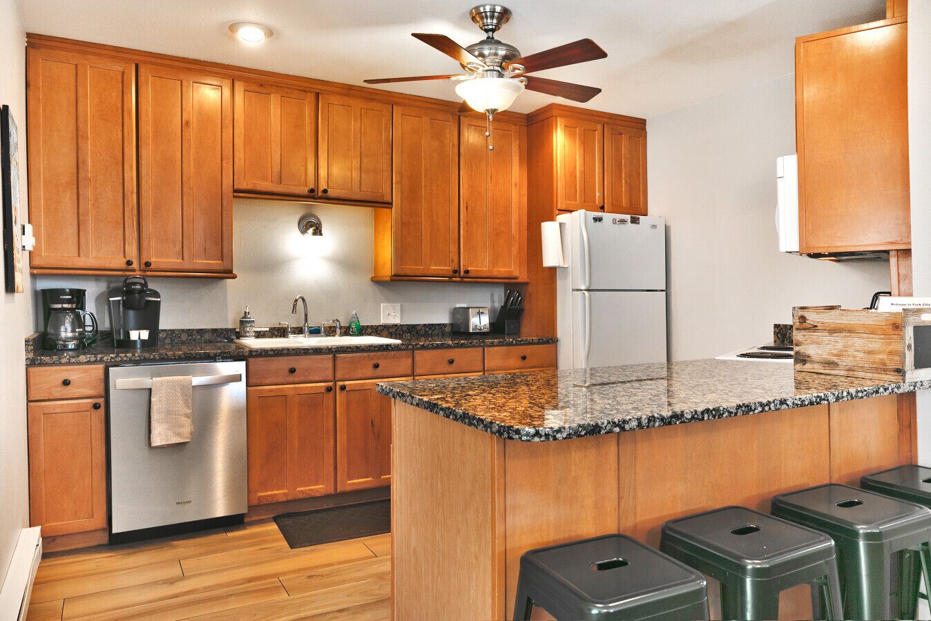 Refrigerador, microondas, horno, placa de cocina