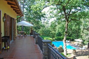 Property grounds - Spacious Villa with Pool in the heart of Chianti, ideal for exploring Tuscany (San Donato in Poggio)