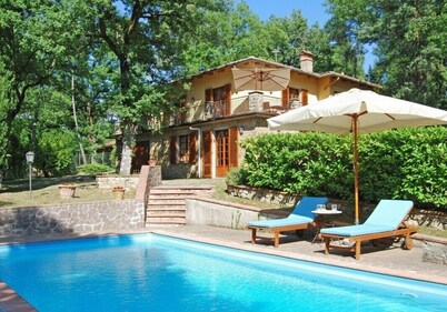 Spacious Villa with Pool in the heart of Chianti, ideal for exploring Tuscany