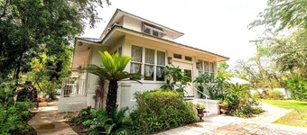 The Bryan House: Where History & Nature Meet! w/King Bed. Pet friendly!