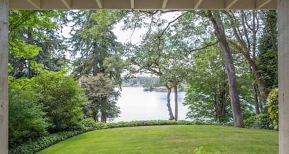 1-bedroom Lakefront vacation Unit just 13 minutes from Tacoma Dome
