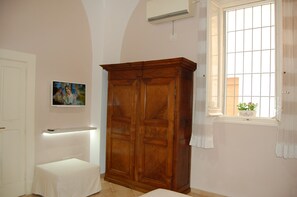 1 chambre, fer et planche à repasser, accès au Wi-Fi (inclus)