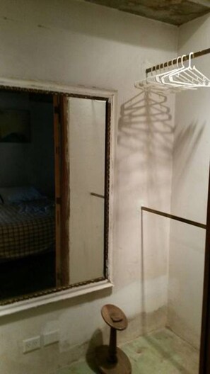 Ducha, bañera de hidromasaje, bidet, toallas