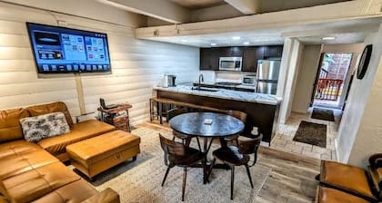 Prime Location at the Base of Snow Summit Resort. 3 BR/2BA Townhouse w/Spa