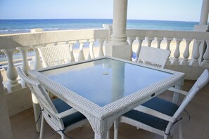 تناول الطعام بالخارج