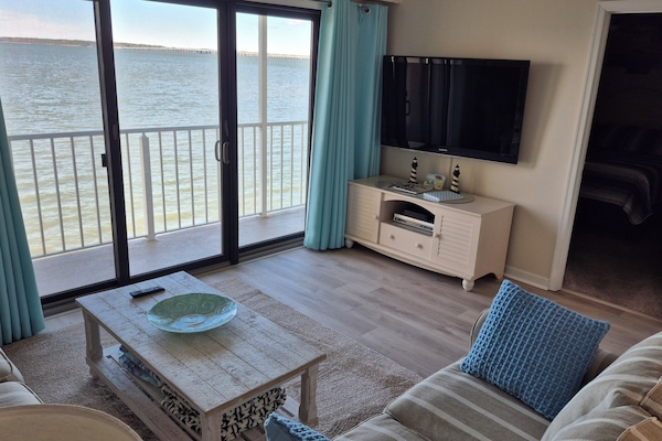 Älytelevisio, DVD-soitin, kirjoja