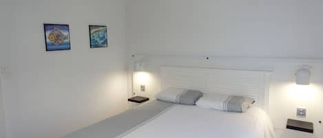 1 habitación, tabla de planchar con plancha, wifi y ropa de cama