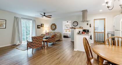 Living Water Retreats #3 - New Cozy Farmhouse Retreat 2 mi. to TIEC