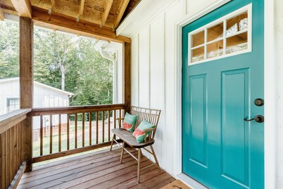 Living Water Retreats #3 - New Cozy Farmhouse Retreat 2 mi. to TIEC