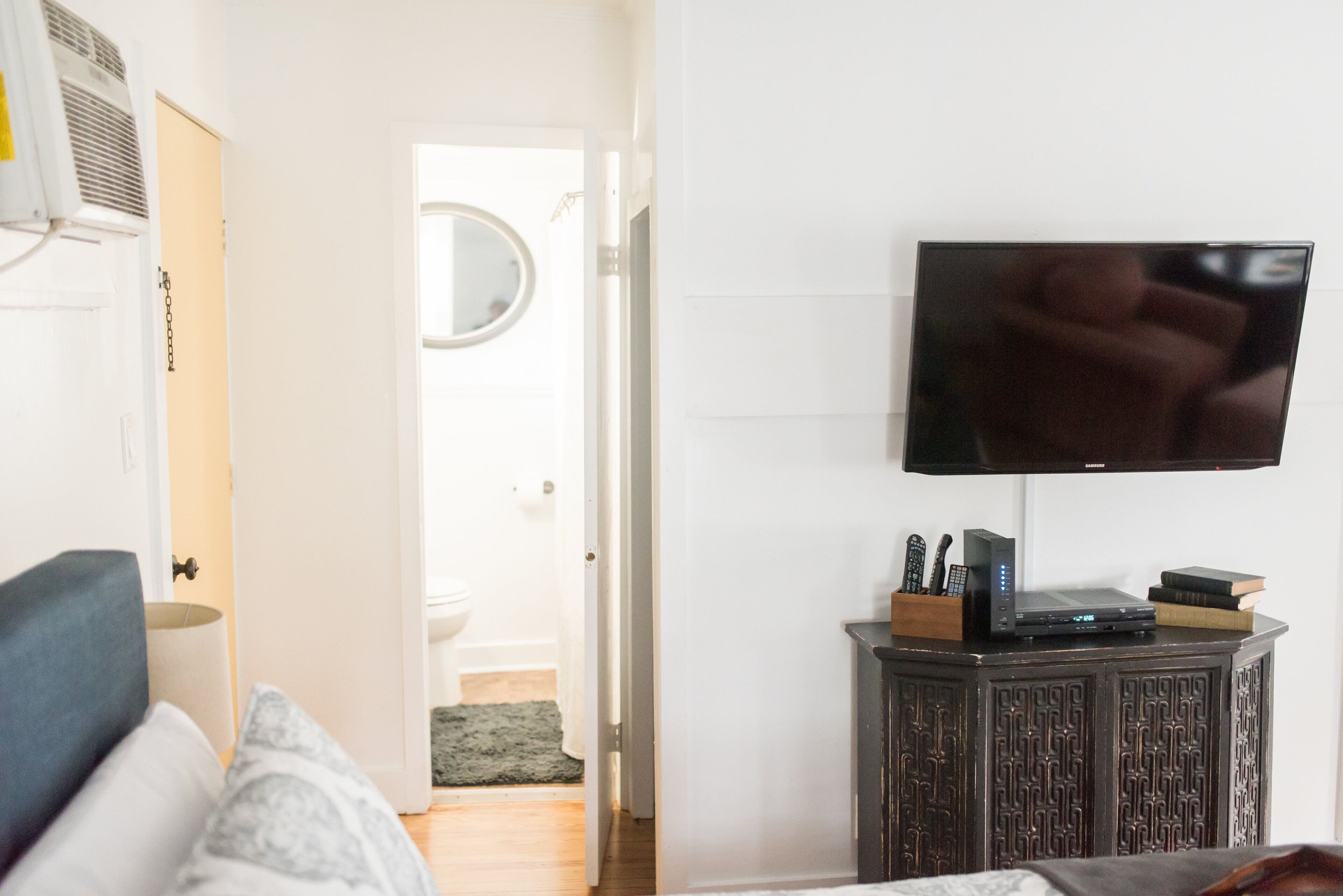 Fer et planche à repasser, Wi-Fi gratuit, draps fournis