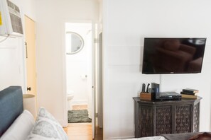 Strykejern/-brett, wi-fi (inkludert) og sengetøy