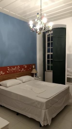 Minibar, caja fuerte, wifi gratis y ropa de cama