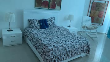 2 bedrooms, internet, bed sheets