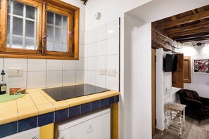 Fridge, stovetop, coffee/tea maker, toaster