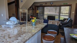 Interior - Rustic & Relaxing Chalet, Lots of Parking, Walk to Village. (The Blue Mountains)