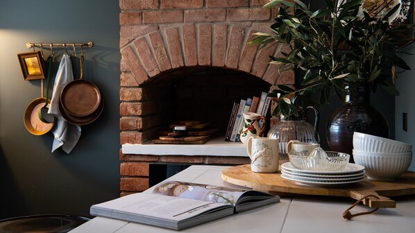 Interior - Innisfree  - Delightful Miner's Cottage with Free WiFi (DAYLESFORD)