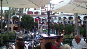 屋外ダイニングエリア