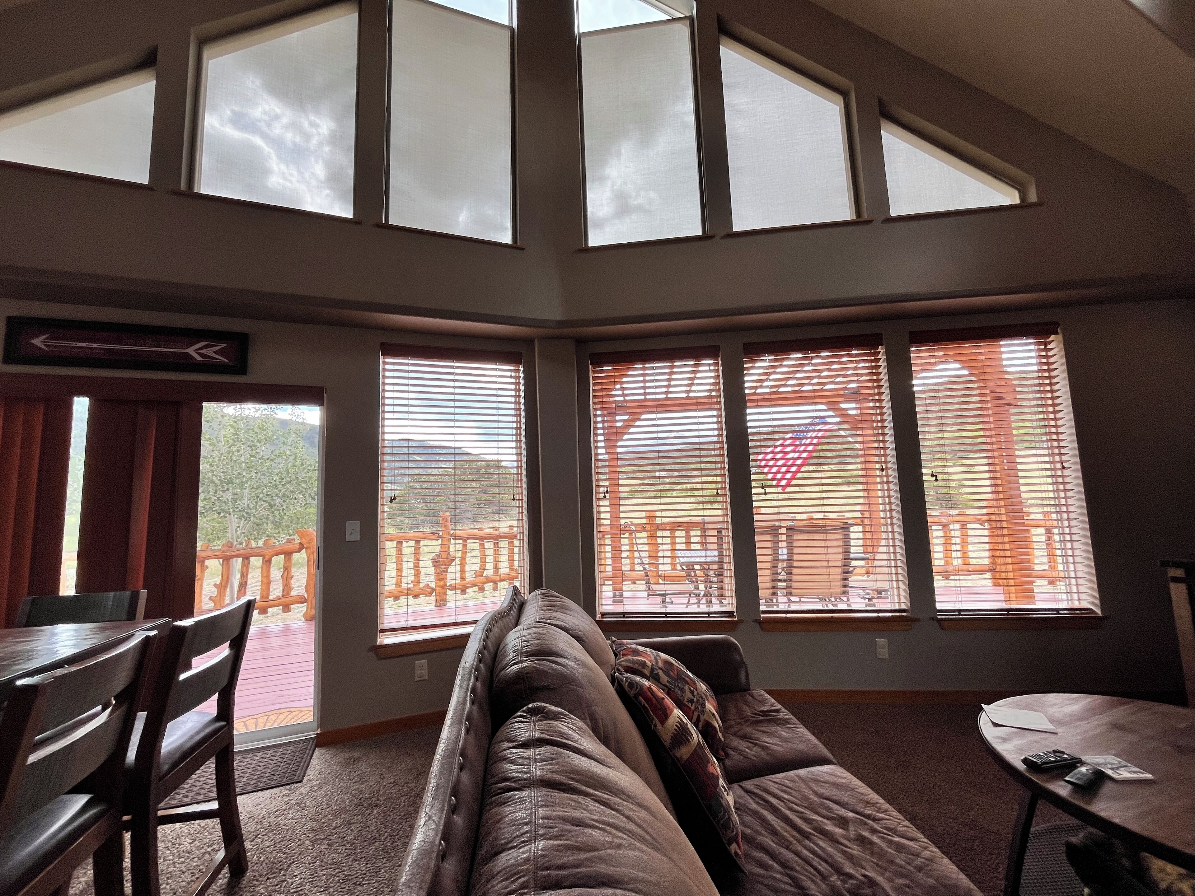 TV connectée, lecteur de DVD, livres, vidéothèque