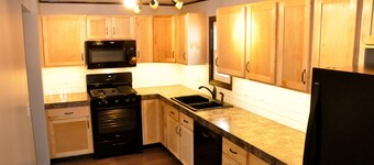 Charming Bungalow On Top Of The Hill ~ Close To Lake Michigan Beaches!