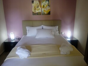 2 bedrooms, in-room safe, WiFi, bed sheets