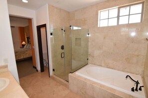 Bathtub, towels