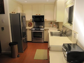 Fridge, microwave, oven, stovetop - Superb Views  -- Sunsets, Mountains, Valley (Copake Falls)